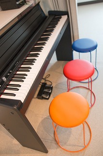 練馬 レンタルスタジオ には コルグ 88鍵 の電子ピアノ があります。
